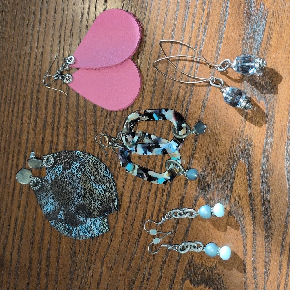 Lot of 7 Pairs Of Earrings Belle Via And Others